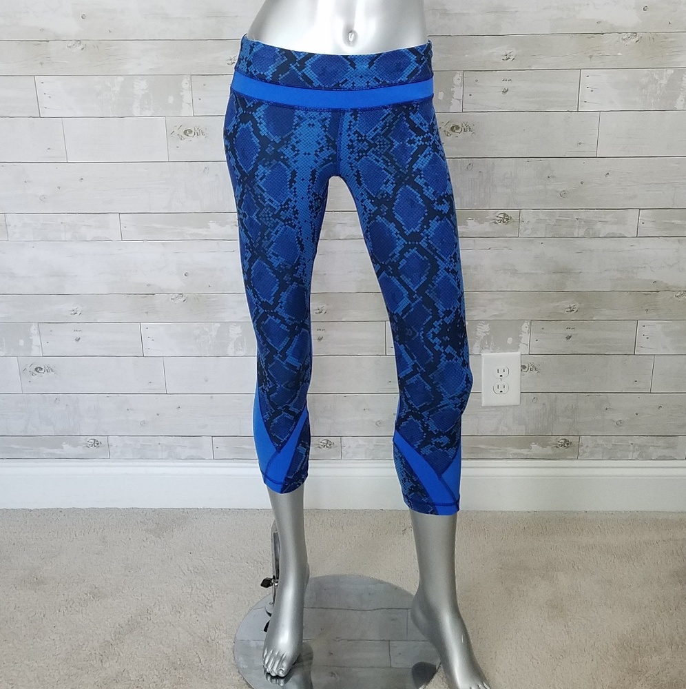 lululemon athletica Blue Snake Print Cropped Leggings